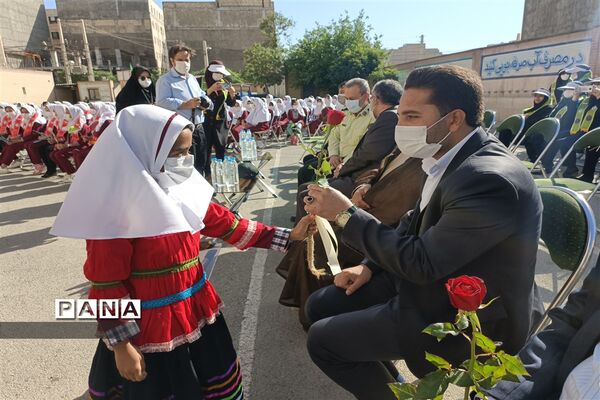 مراسم سپاس معلم در دبستان دخترانه سعادت شهرستان قدس