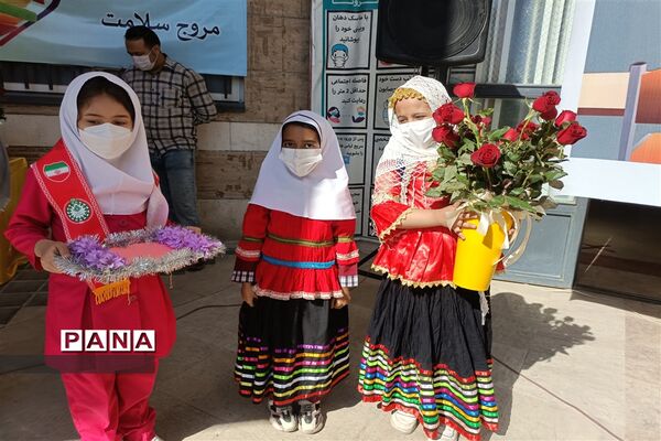 مراسم سپاس معلم در دبستان دخترانه سعادت شهرستان قدس