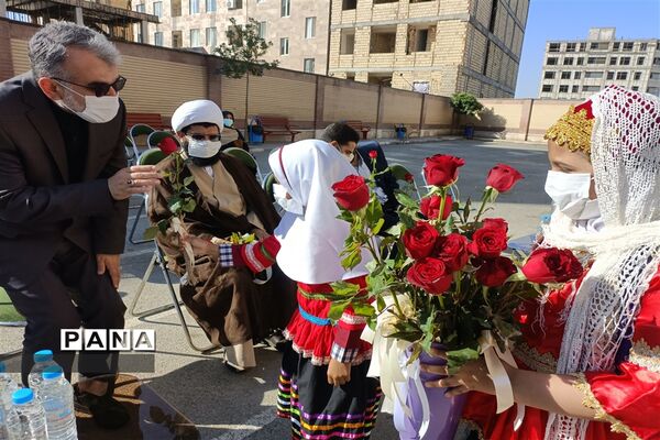 مراسم سپاس معلم در دبستان دخترانه سعادت شهرستان قدس