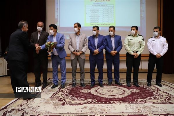 آیین تجلیل از برگزیدگان جشنواره سفیران سلامت