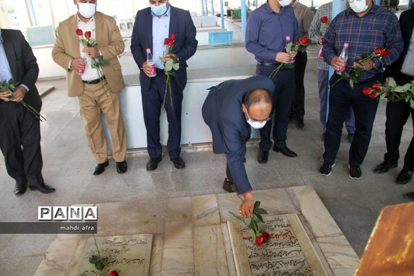 عطر افشانی و غباروبی مزار شهدای فرهنگی و گمنام شهرستان بهبهان