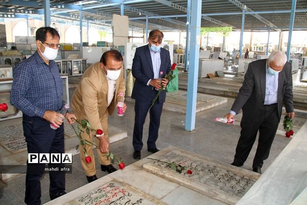 عطر افشانی و غباروبی مزار شهدای فرهنگی و گمنام شهرستان بهبهان