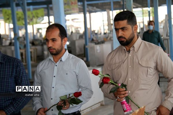 عطر افشانی و غباروبی مزار شهدای فرهنگی و گمنام شهرستان بهبهان