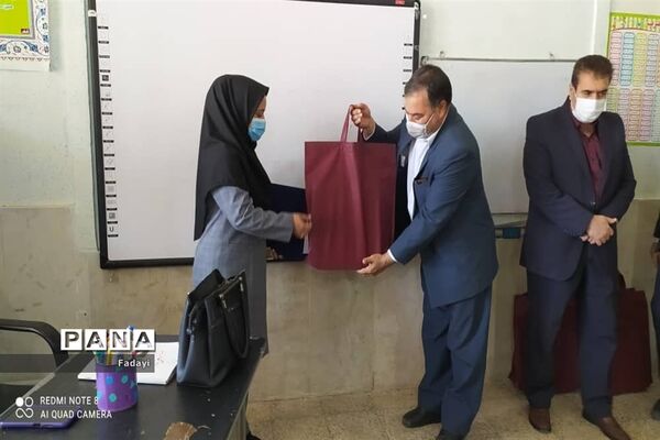 تقدیر از معلمان مدرسه طالقانی اردستان