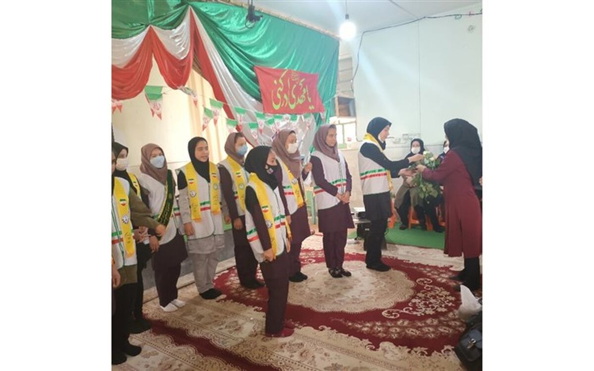 تقدیر از معلمان دبیرستان حضرت معصومه(س) جعفرآباد با اجرای آئین پیشتازان