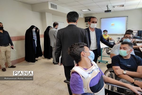 بازدید رئیس اداره آموزش وپرورش استثنایی شهر تهران از مدرسه استثنایی سروش به مناسبت روز معلم