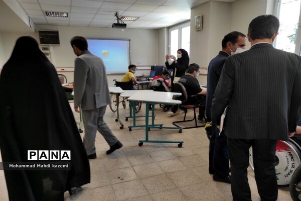 بازدید رئیس اداره آموزش وپرورش استثنایی شهر تهران از مدرسه استثنایی سروش به مناسبت روز معلم