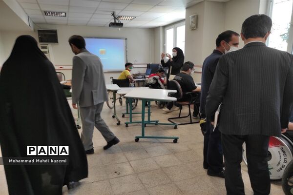 بازدید رئیس اداره آموزش وپرورش استثنایی شهر تهران از مدرسه استثنایی سروش به مناسبت روز معلم