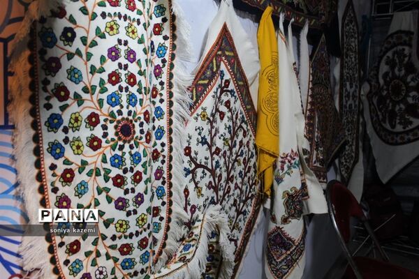 نمایشگاه صنایع‌دستی و سوغات استان‌ها در ساری