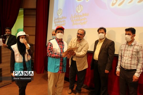 مراسم اختتامیه ششمین جشنواره سفیران سلامت در قم