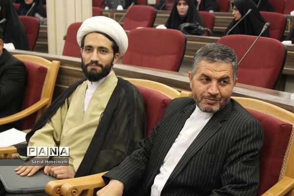 آیین تجلیل از فرهنگیان برگزیده جلوه‌های ویژه معلمی استان قم