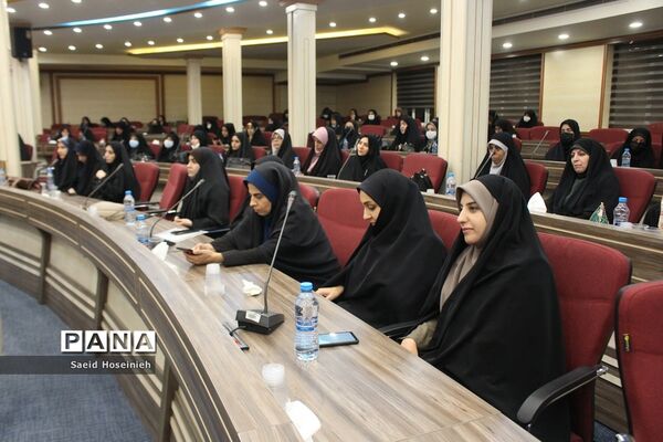 آیین تجلیل از فرهنگیان برگزیده جلوه‌های ویژه معلمی استان قم