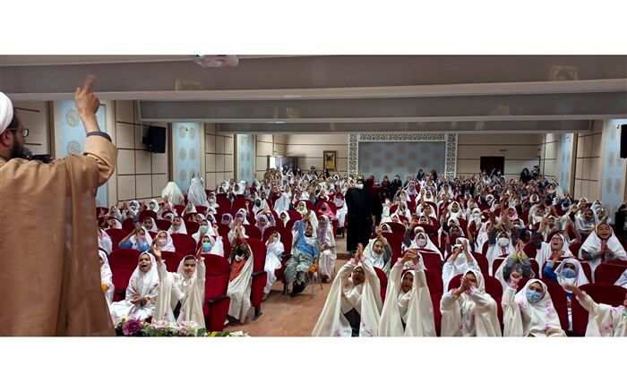 جشن عبادت و بندگی دانش‌آموزان فیروزه برگزار شد