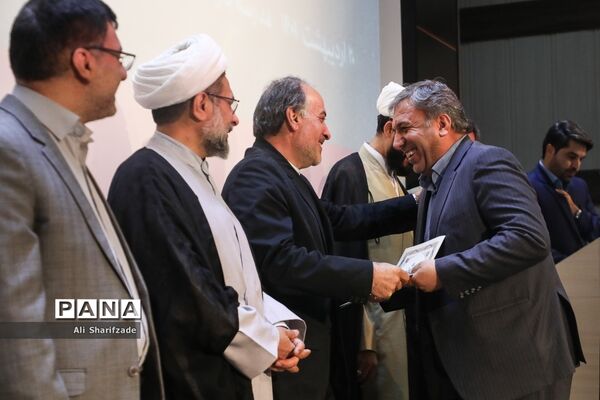 مراسم تکریم از معلمان سازمان پژوهش و برنامه‌ریزی آموزشی