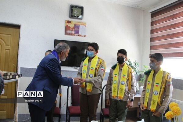 تجلیل از دانش‌آموزان پیشتاز مدرسه شهید آل نبی
