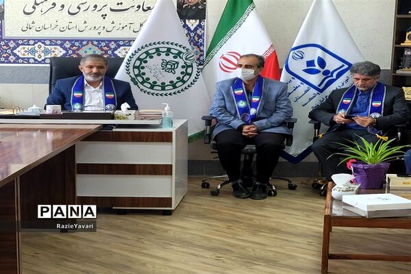 تجلیل از دانش‌آموزان پیشتاز مدرسه شهید آل نبی