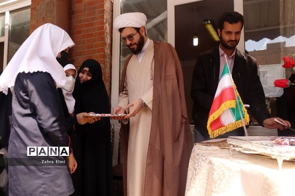 تجلیل از دانش‌آموزان نمونه دینی و اخلاقی توسط ستاد امر به معروف و نهی از منکر