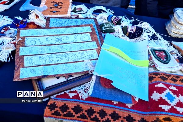 نمایشگاه دست سازه‌های هنرجویان هنرستان سمیه منطقه ۱۳