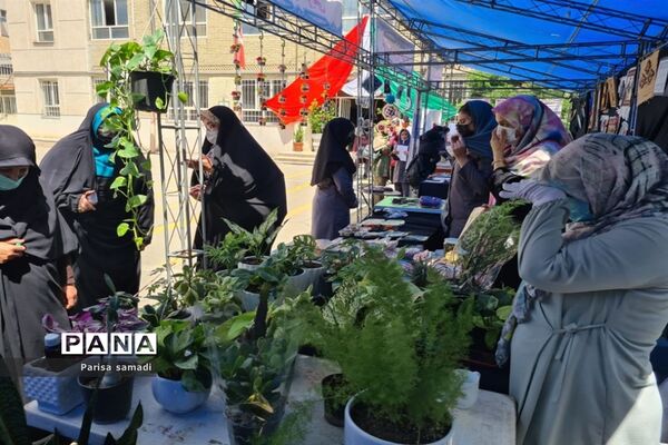 نمایشگاه دست سازه‌های هنرجویان هنرستان سمیه منطقه ۱۳