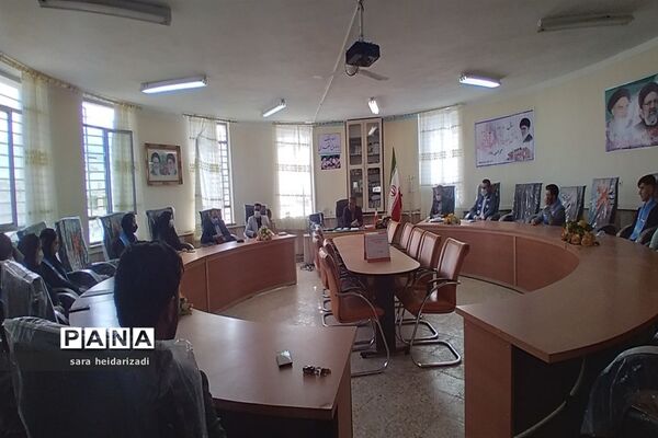 اولین نشست هیأت رئیسه یازدهمین دوره مجلس دانش‌آموزی شهرستان چرداول