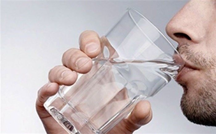 به چه دلایلی گاهی بیش از حد تشنه می‌شویم؟