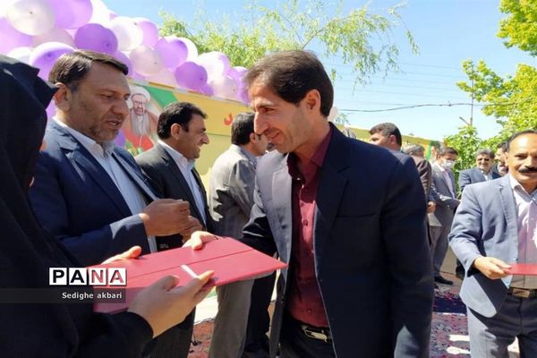 تجلیل از معلمان و دانش‌آموزان برتر دبیرستان دخترانه نمونه الزهرا یاسوج