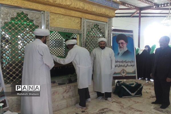 آیین غبارروبی امامزاده سید محمد(ع) باحضور تعدادی از معلمان در کاشمر