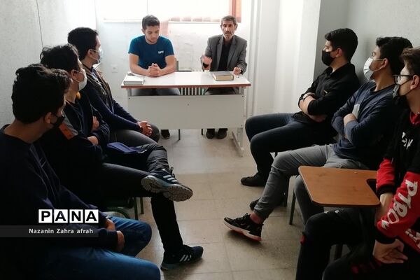 برگزاری نشست آموزشی  و تحلیلی جهاد تبیین در مدارس رودهن