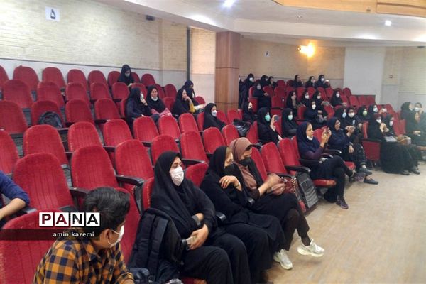 تجلیل از معلمان، مدیران، معاونان و مربیان و کارمندان  نمونه آموزش وپرورش داراب