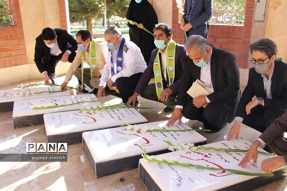 غبارروبی مزارشهدا به مناسبت 21 اردیبهشت ماه  سالروز تاسیس سازمان دانش‌آموزی