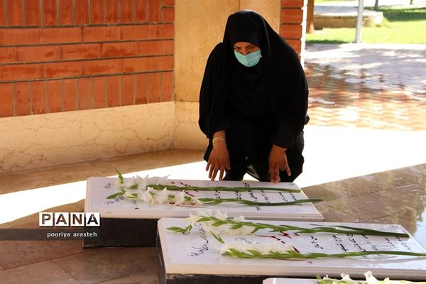 غبارروبی مزارشهدا به مناسبت 21 اردیبهشت ماه  سالروز تاسیس سازمان دانش‌آموزی