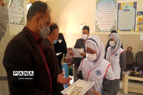 برپایی نمایشگاه هفته سلامت در دبستان مصلح داراب