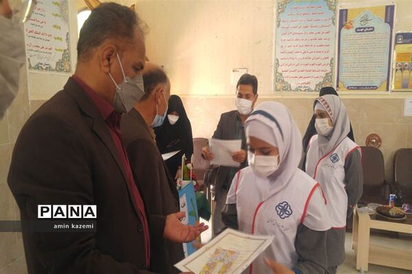 برپایی نمایشگاه هفته سلامت در دبستان مصلح داراب