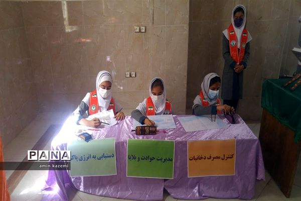 برپایی نمایشگاه هفته سلامت در دبستان مصلح داراب