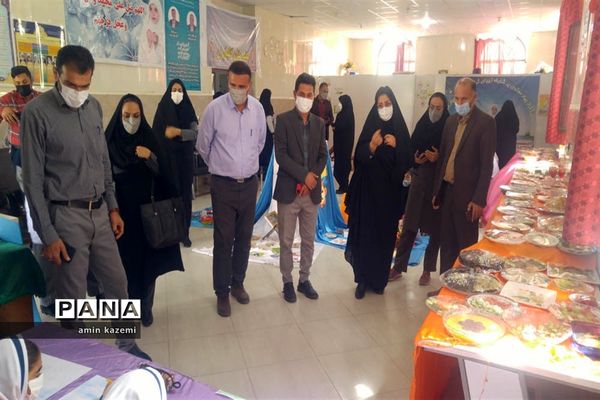 برپایی نمایشگاه هفته سلامت در دبستان مصلح داراب