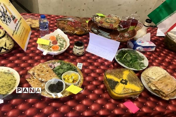 برگزاری جشنواره غذاهای بومی و محلی به مناسبت هفته سلامت در هنرستان حضرت زهرا (س) ناحیه 4 کرج
