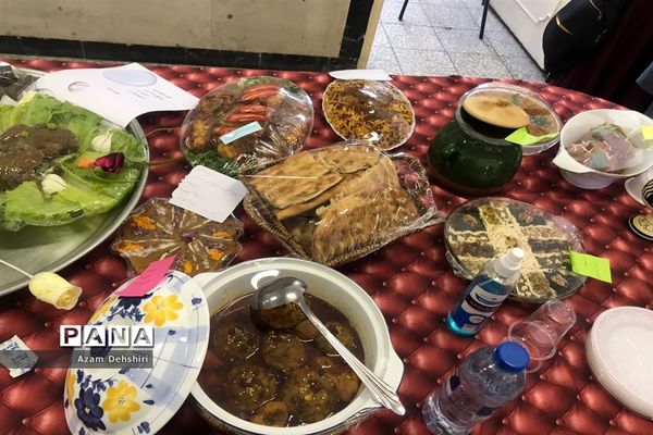 برگزاری جشنواره غذاهای بومی و محلی به مناسبت هفته سلامت در هنرستان حضرت زهرا (س) ناحیه 4 کرج