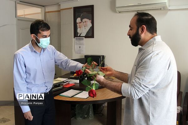 تقدیر قائم‌مقام سازمان دانش‌آموزی از کارکنان در بیست و سومین سالگرد تاسیس سازمان دانش‌آموزی کشور
