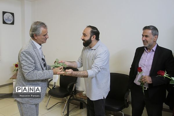 تقدیر قائم‌مقام سازمان دانش‌آموزی از کارکنان در بیست و سومین سالگرد تاسیس سازمان دانش‌آموزی کشور