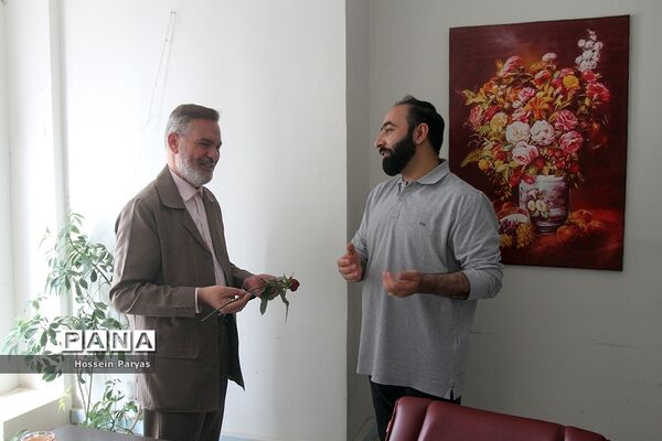 تقدیر قائم‌مقام سازمان دانش‌آموزی از کارکنان در بیست و سومین سالگرد تاسیس سازمان دانش‌آموزی کشور