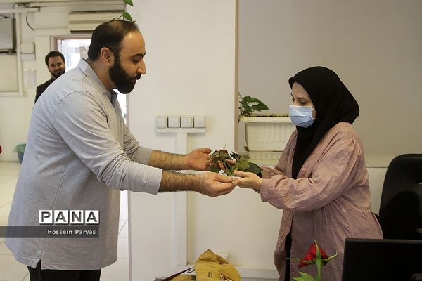 تقدیر قائم‌مقام سازمان دانش‌آموزی از کارکنان در بیست و سومین سالگرد تاسیس سازمان دانش‌آموزی کشور