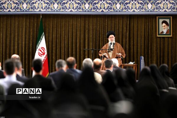 دیدار جمعی از معلمان با رهبر انقلاب اسلامی