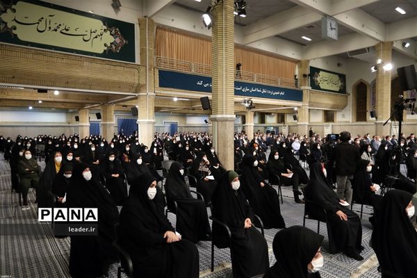 دیدار جمعی از معلمان با رهبر انقلاب اسلامی