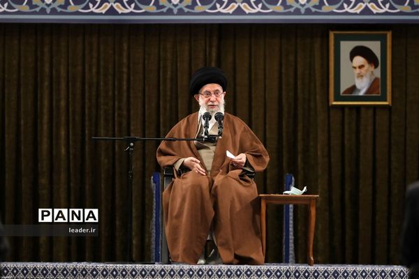 دیدار جمعی از معلمان با رهبر انقلاب اسلامی