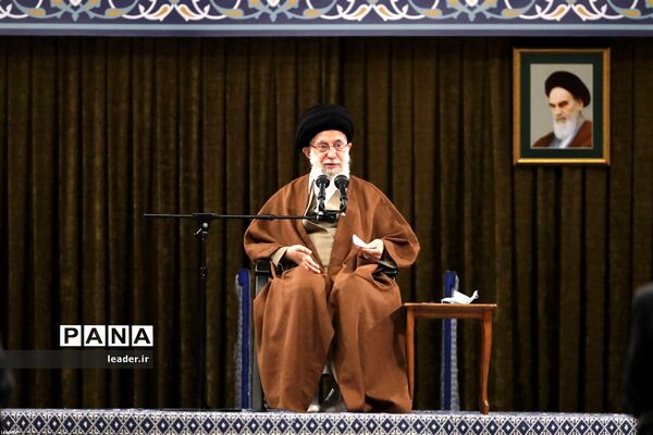 دیدار جمعی از معلمان با رهبر انقلاب اسلامی