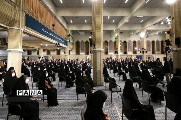 دیدار جمعی از معلمان با رهبر انقلاب اسلامی