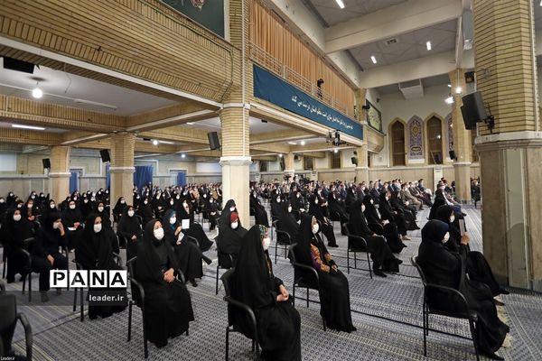 دیدار جمعی از معلمان با رهبر انقلاب اسلامی