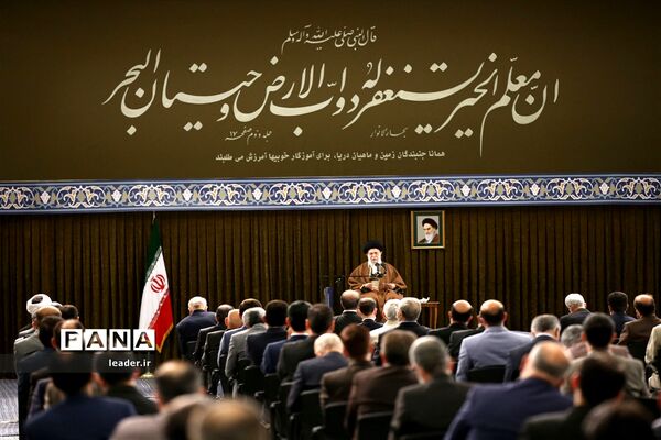 دیدار جمعی از معلمان با رهبر انقلاب اسلامی