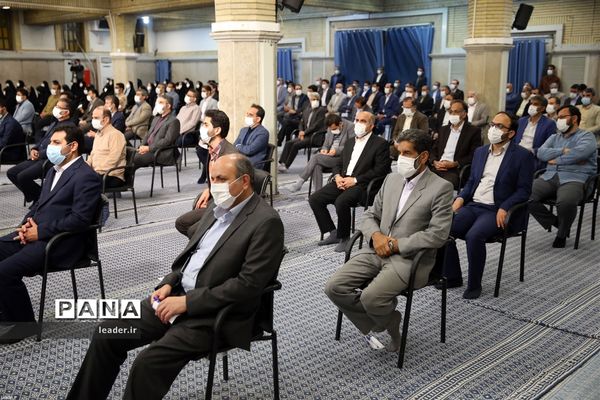 دیدار جمعی از معلمان با رهبر انقلاب اسلامی