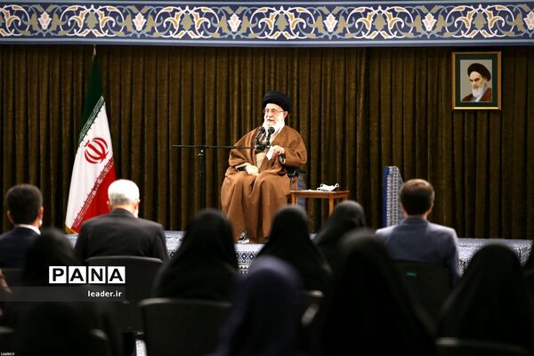 دیدار جمعی از معلمان با رهبر انقلاب اسلامی